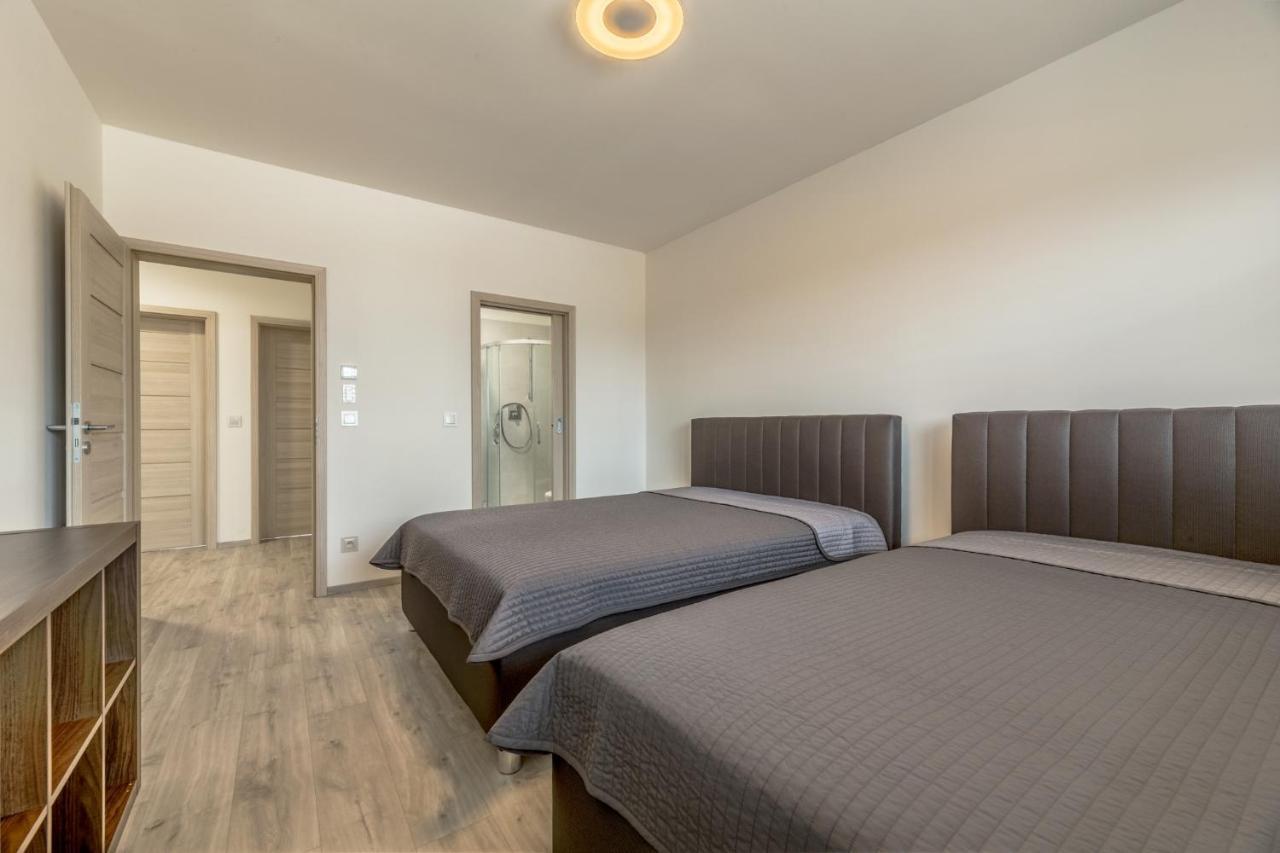 Luxury Spa Villa Kraluv Dvur Exterior photo
