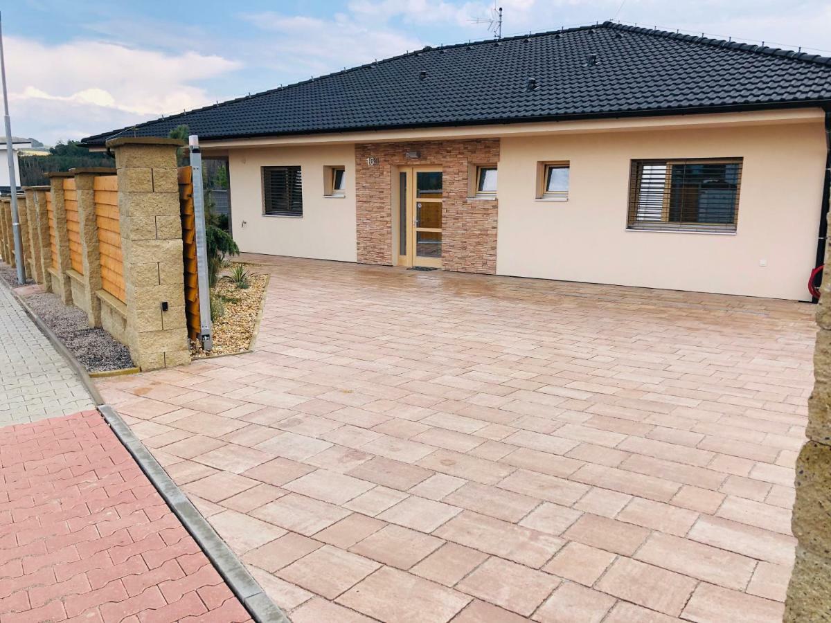 Luxury Spa Villa Kraluv Dvur Exterior photo